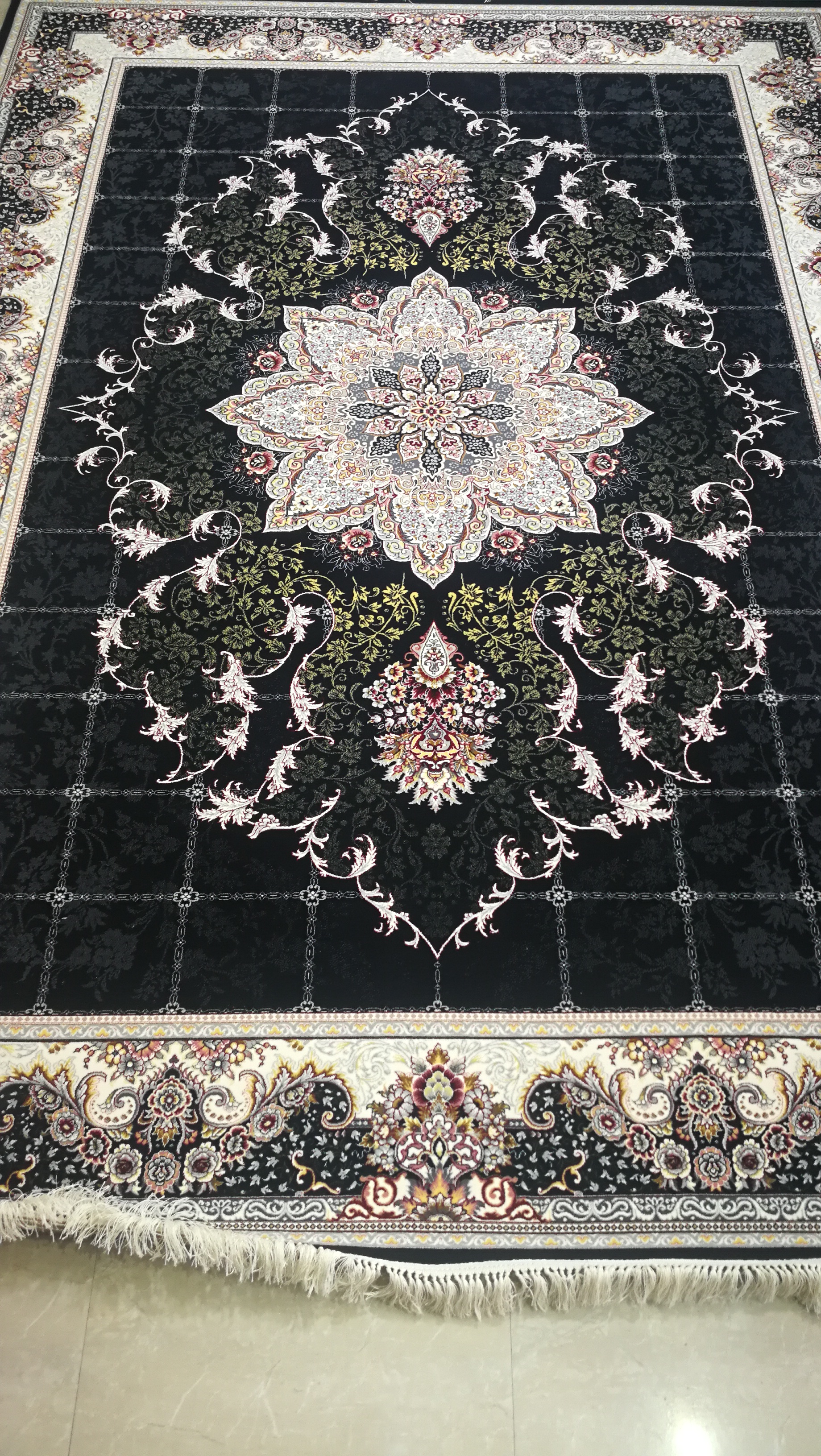 فرش 9متری هیوا سرمه‌ای 700شانه تراکم 2550 جنس 100 درصد اکروایک با ضمانت شرکت فرش لاهور